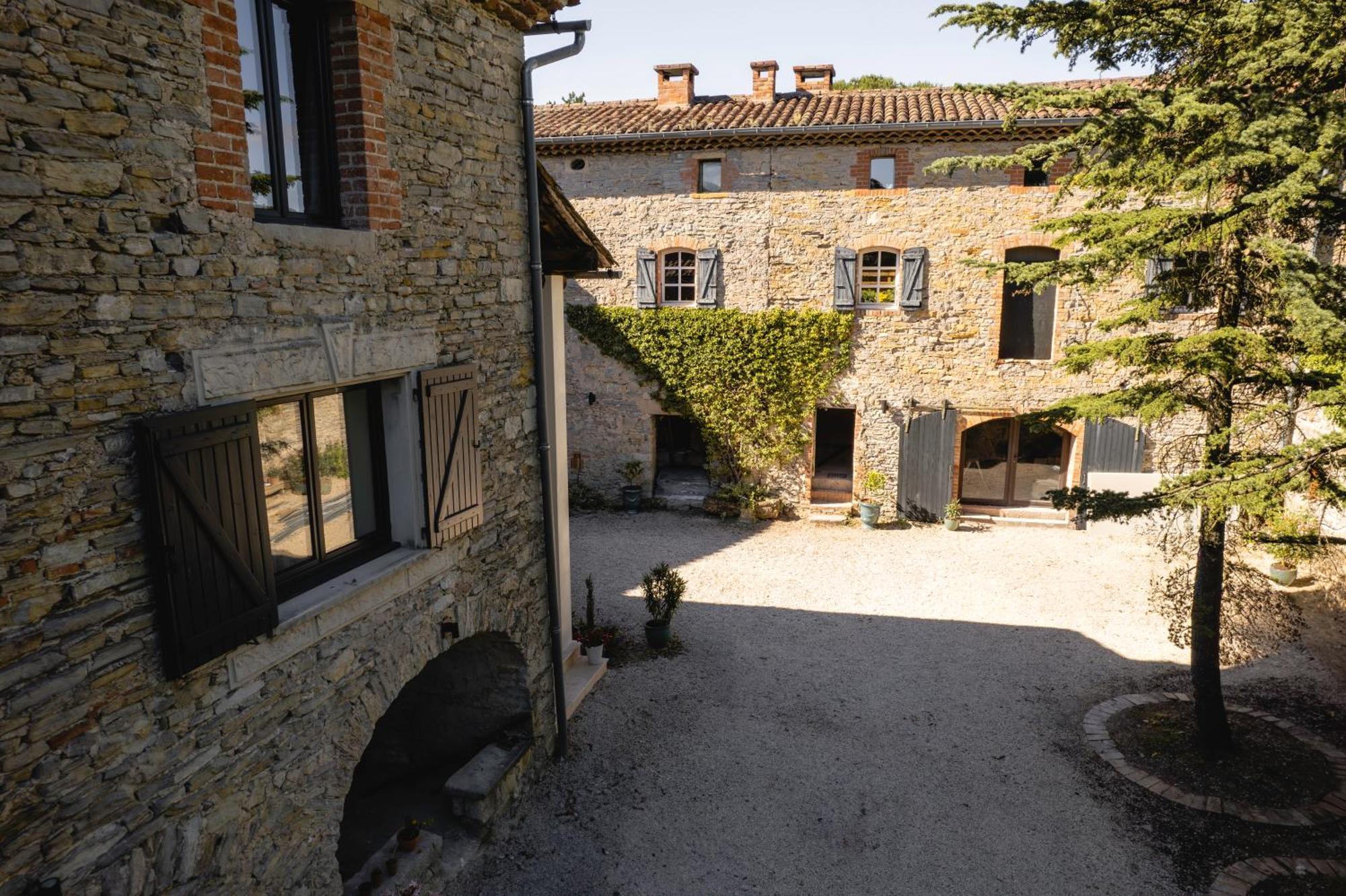 Les Terres Aoyama Saint Julien Les Rosiers Exterior foto